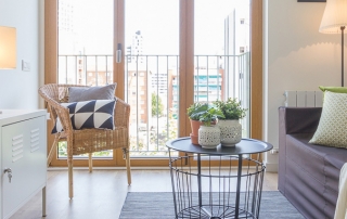 Imagen de Decoración de Piso Piloto: Bueno, bonito y barato. en Espai Interior